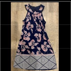Paisley printed dress
Material: 95% polyester 5% spandex 
Size: small